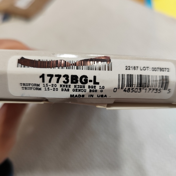 TRUFORM Leg Health Lites Ladies Sheer Knee Highs - Picture 4 of 6